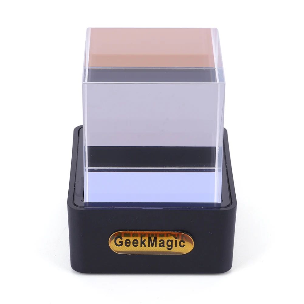Holographic Crystal Cube